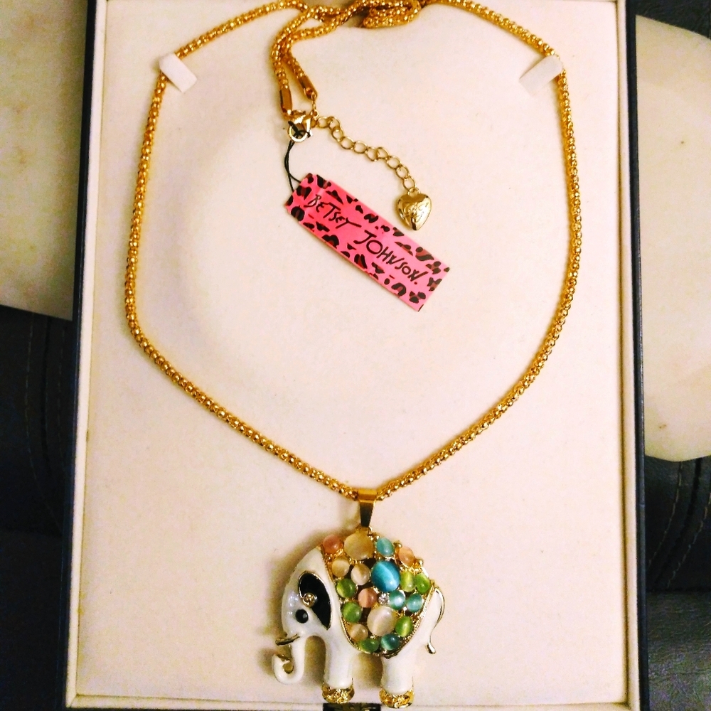 Stylish White Golden Rhinestone Elephant Necklace.
